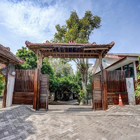 Lamongan Oyo 3710 Izzi Hotel מראה חיצוני תמונה