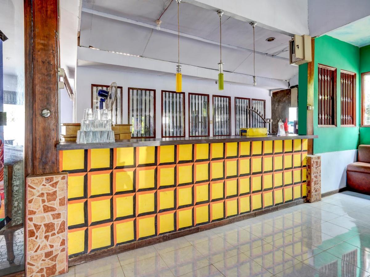 Lamongan Oyo 3710 Izzi Hotel מראה חיצוני תמונה