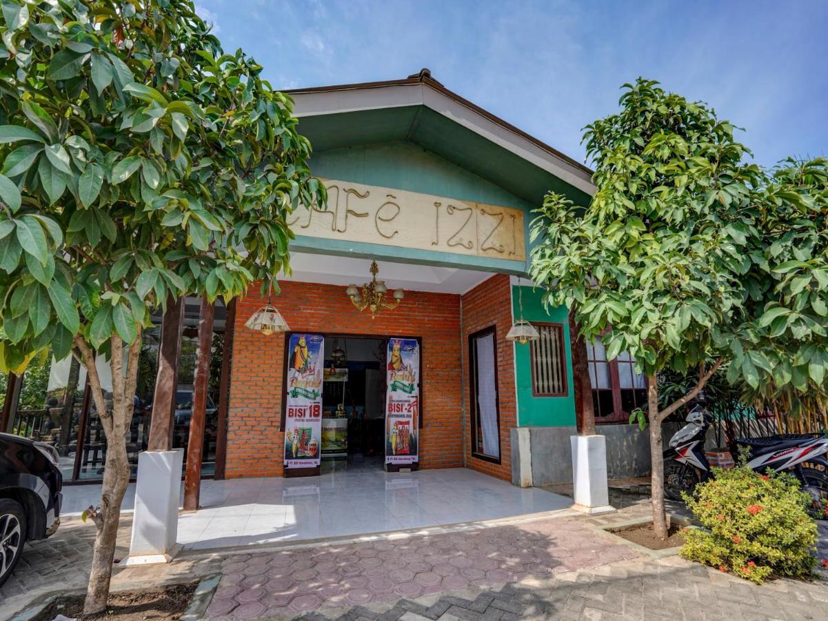 Lamongan Oyo 3710 Izzi Hotel מראה חיצוני תמונה