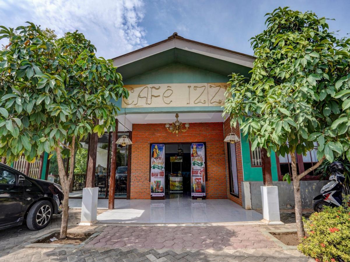 Lamongan Oyo 3710 Izzi Hotel מראה חיצוני תמונה