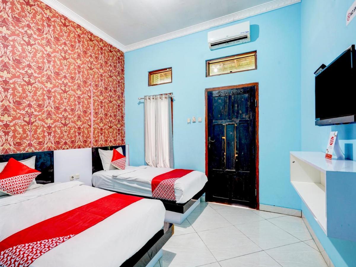 Lamongan Oyo 3710 Izzi Hotel מראה חיצוני תמונה