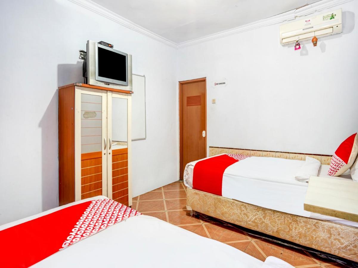Lamongan Oyo 3710 Izzi Hotel מראה חיצוני תמונה