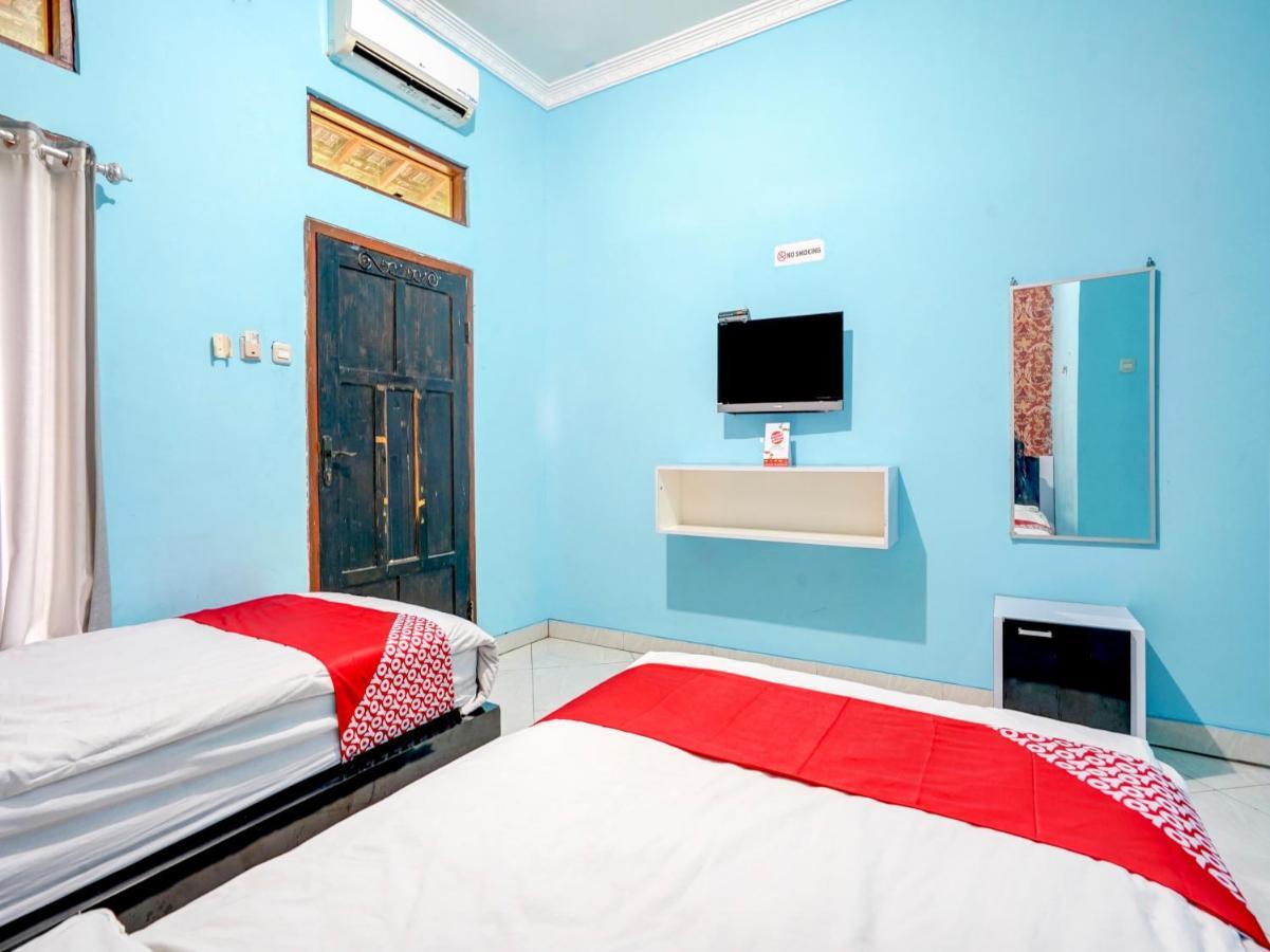 Lamongan Oyo 3710 Izzi Hotel מראה חיצוני תמונה
