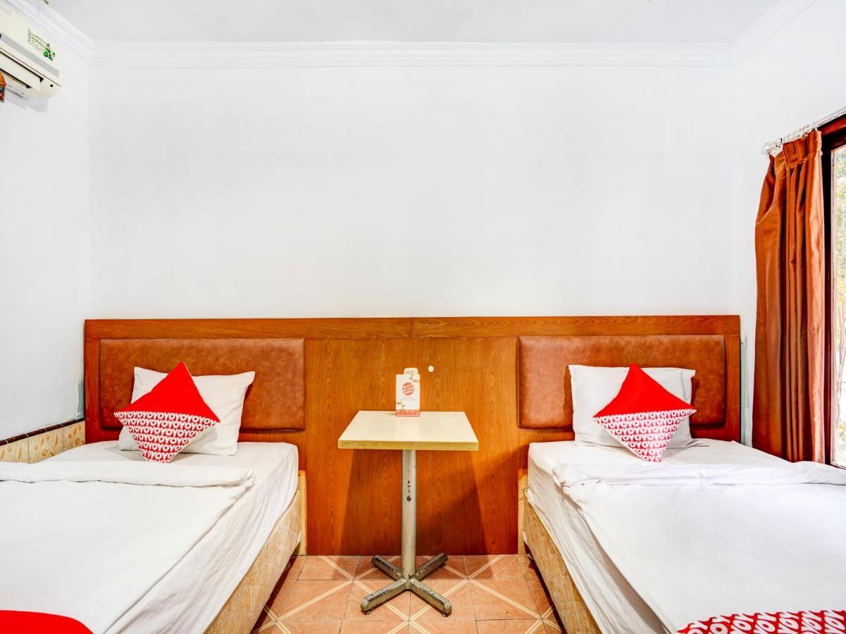 Lamongan Oyo 3710 Izzi Hotel מראה חיצוני תמונה