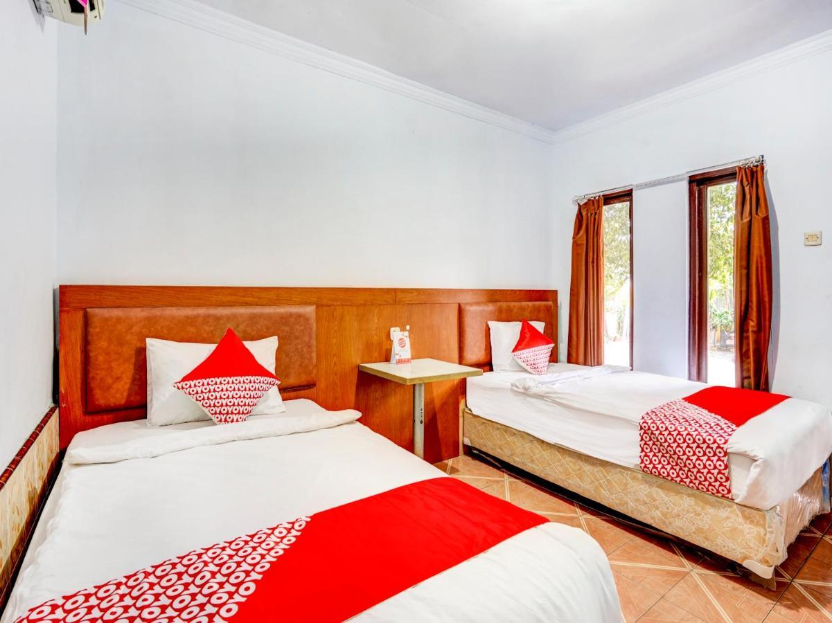 Lamongan Oyo 3710 Izzi Hotel מראה חיצוני תמונה